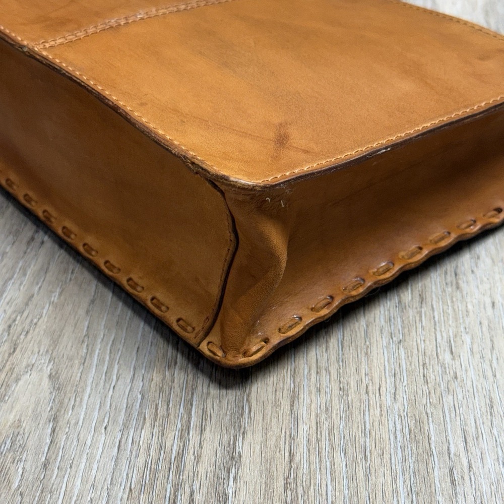 Handcrafted Tan Leather Floral Shoulder Bag - Picture 14 of 16